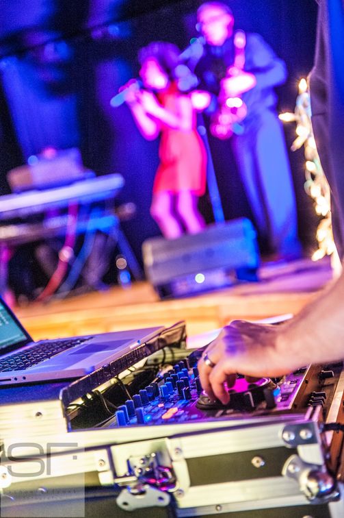 Unser DJ unterstützt die Galaband Soft Light und ist Teil unserer Musikeragentur in Mainz